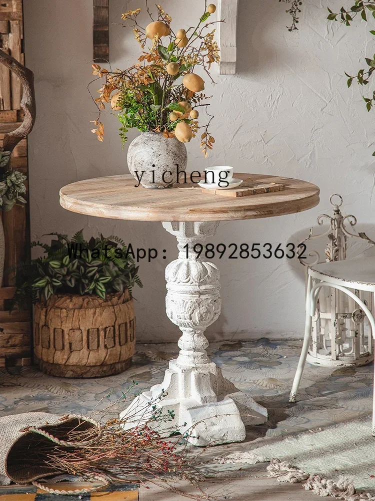 Home Decor Website Free - طاولة جانبية صغيرة مستديرة حمراء بتصميم